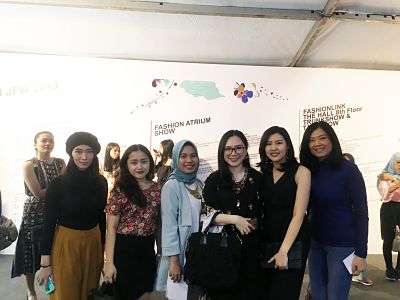 Our team with Stephanie Lie, Make Over’s Brand and Product Manager